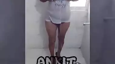 Sexy Indian Girl Bathing